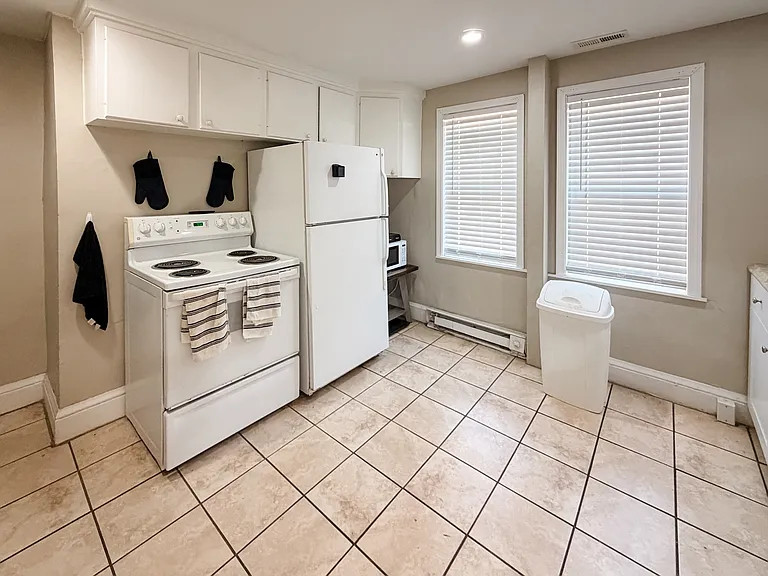1718 Forest Ave — Photo 7
