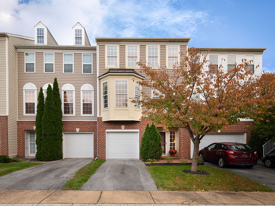 1st image of 715 W Oakmeade Dr