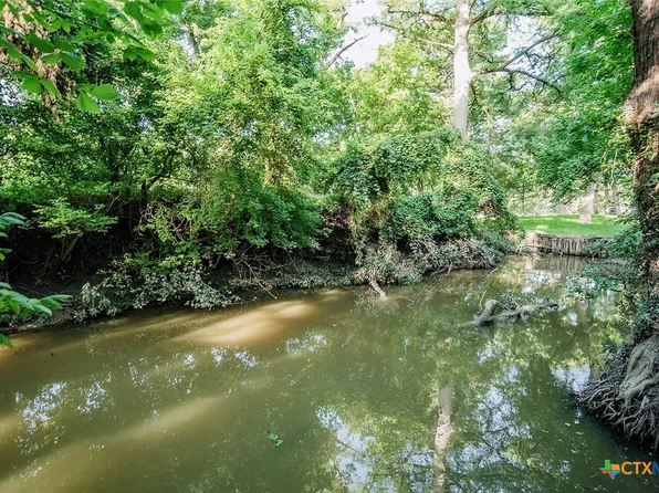 140 Riverview Rd, Mc Queeney, TX 78123