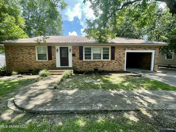 1103 N Yale St, Cleveland, MS 38732