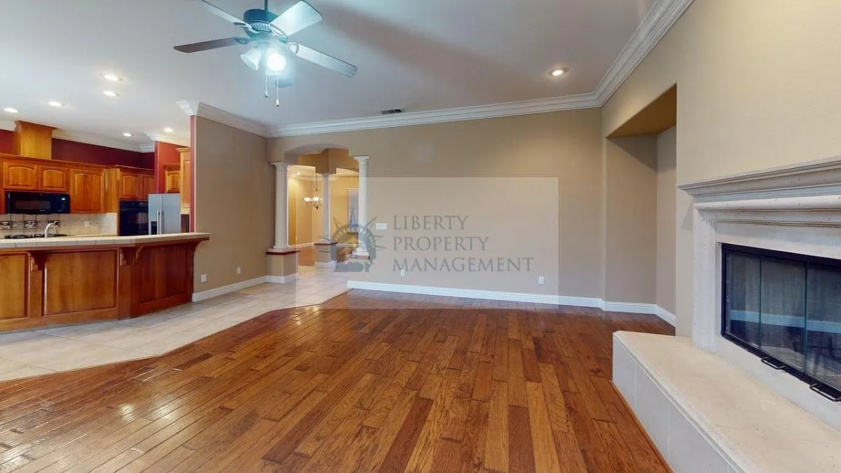 4 bed, 2.5 bath, 2647 sqft, $3,595 — Photo 4
