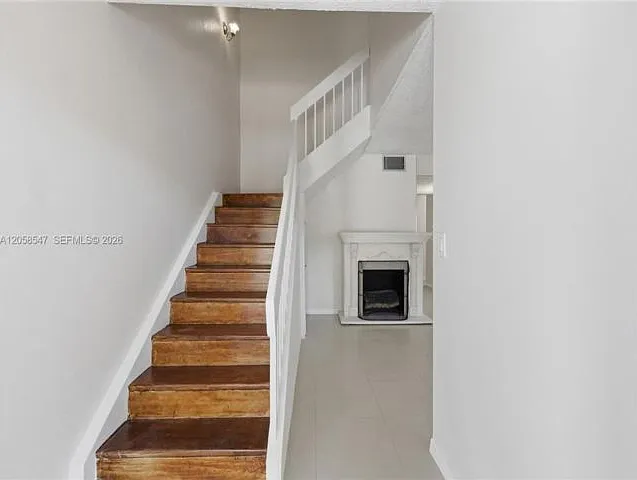 3 bed, 2.5 bath, 1530 sqft, $3,500 — Photo 2