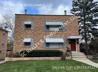 11 Crighton Ave APT 2, Elgin, IL 60123