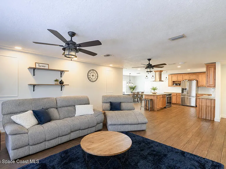 2130 S Patrick Dr — Photo 4