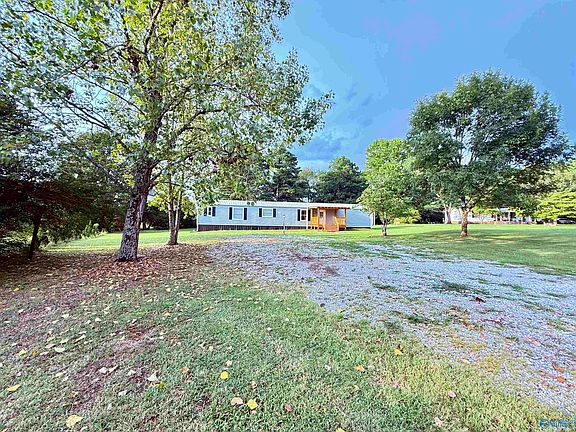 3rd image of 233 Kellys Way Dr