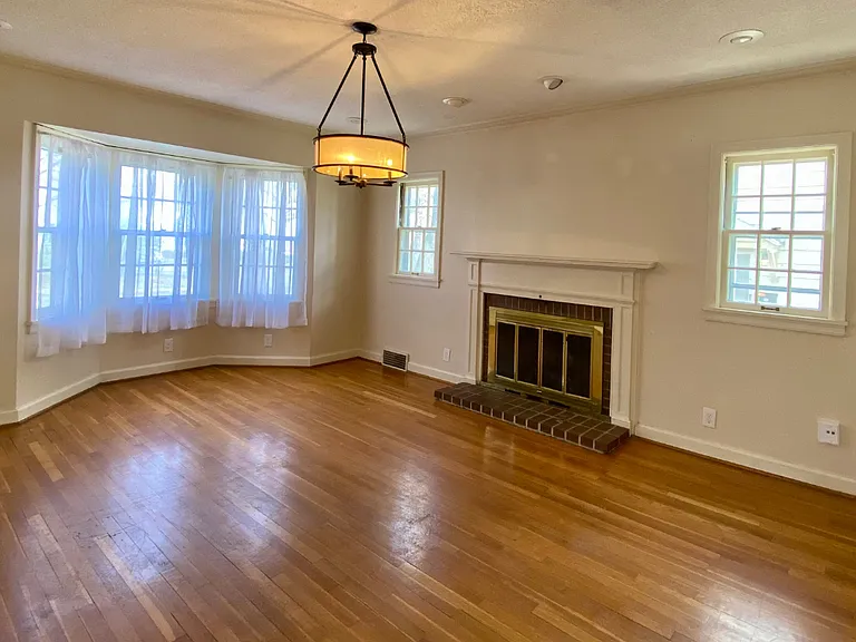 1825 Fairchild Ave — Photo 10