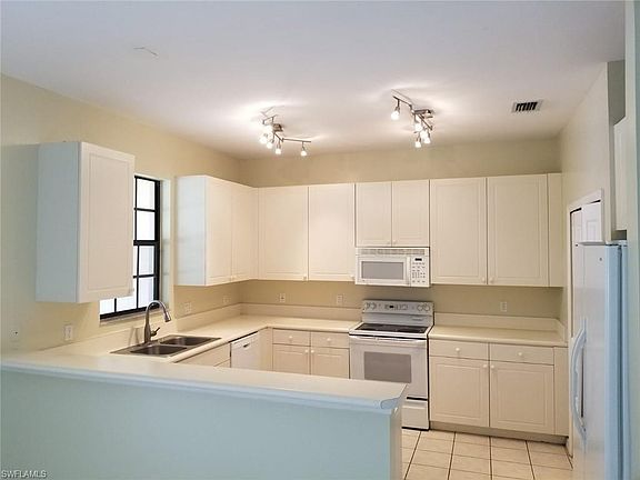 4th image of 14712 Sutherland Ave #337