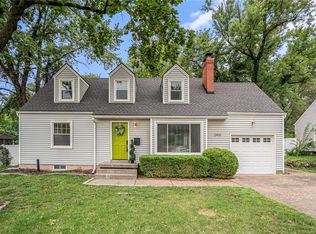 2400 Somerset Dr, Leawood, KS 66206