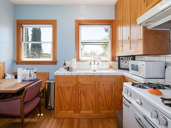 3rd image of 5121 1/2 Eagle Rock Blvd #B