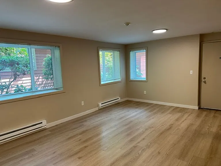 East Vista — Photo 16