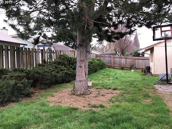 2nd image of 1710 NE 149th Cir