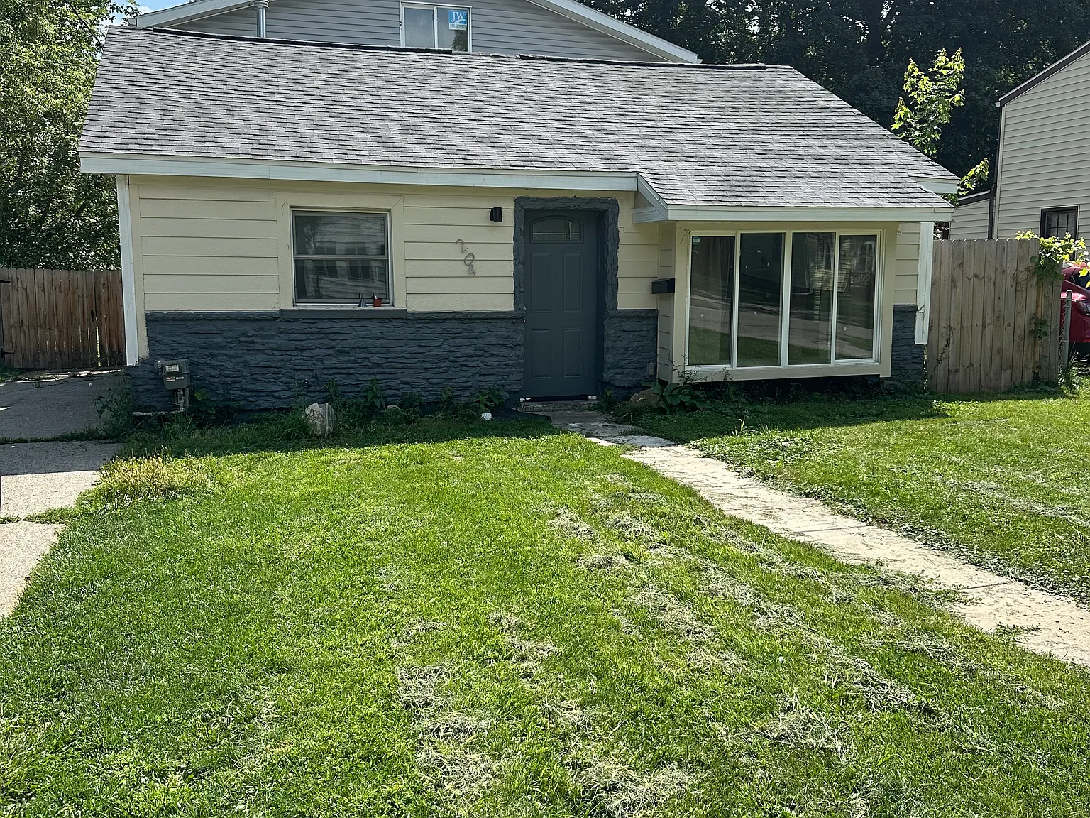 4 bed, 1008 sqft, $1,600 — Photo 1