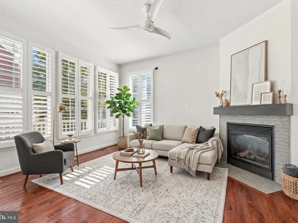 418 Ferdinand Day Dr, Alexandria, VA 22304