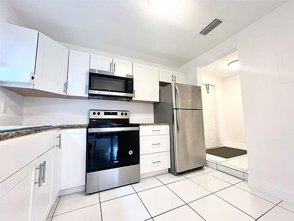 3rd image of 4113 NE 21st Terrace #4113
