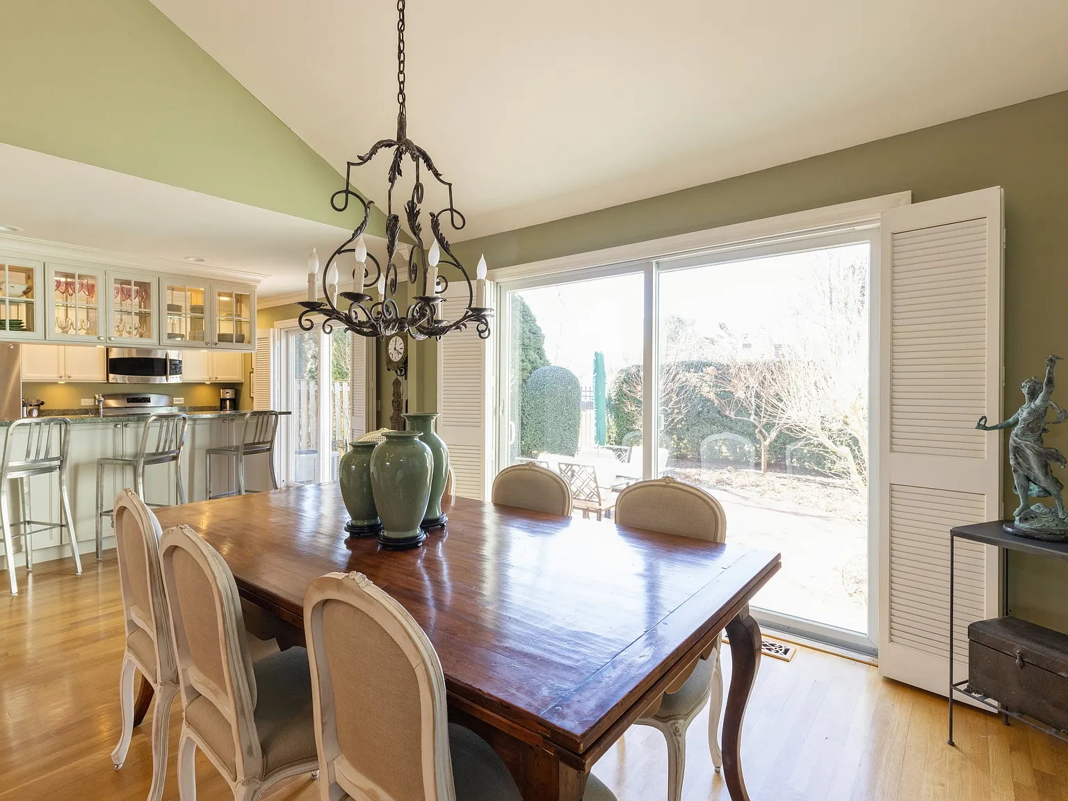 Southampton Village Immaculate French Country Condo — Photo 3