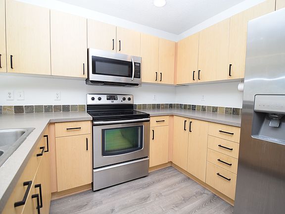 3rd image of 207 SE Harlow Ave