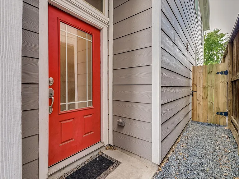 5807 Larkin St — Photo 2