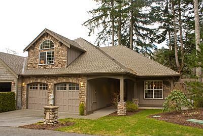 Located in beautiful Lombard Place 