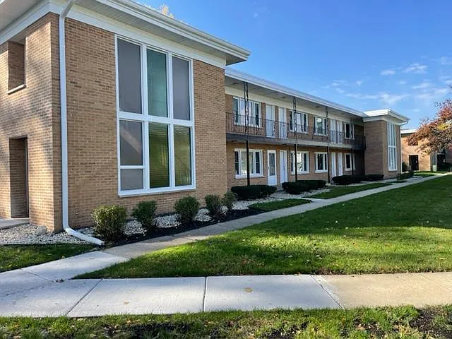 191 S Villa Ave #11