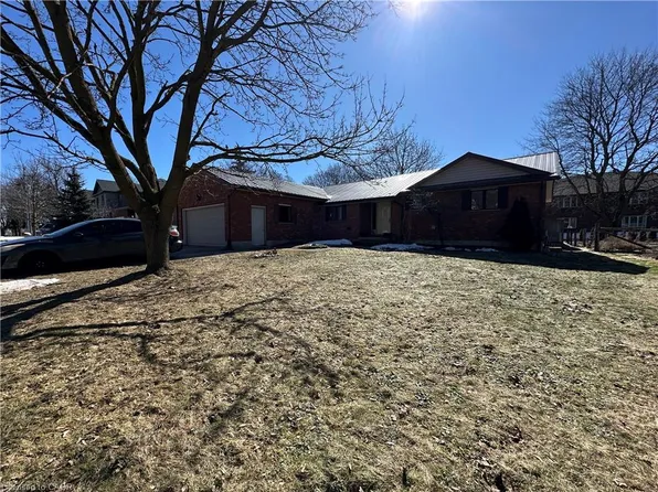 250 Boulton St, Minto, ON N0G 2P0