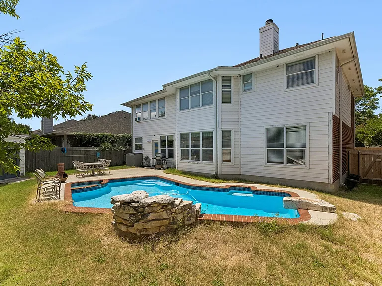 2404 Kristen Ln — Photo 30