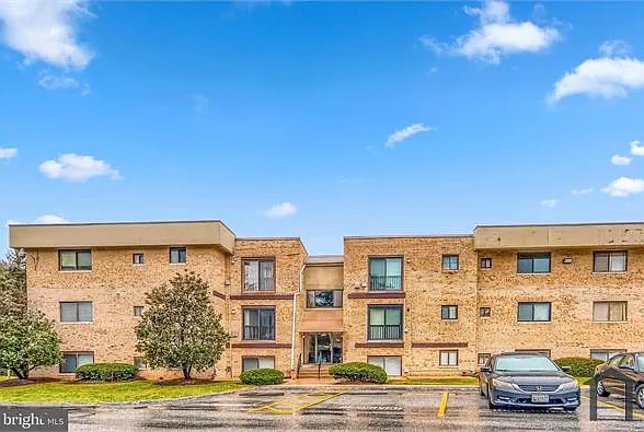 3922 Rolling Rd #11