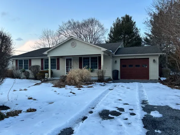 106 Cooper St, Edinburg, VA 22824