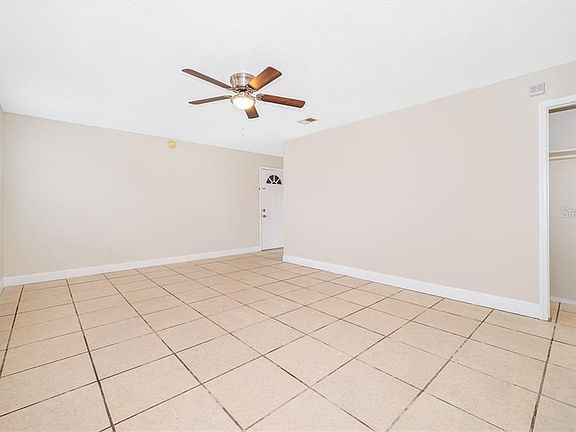 4th image of 165 Poinsettia Dr