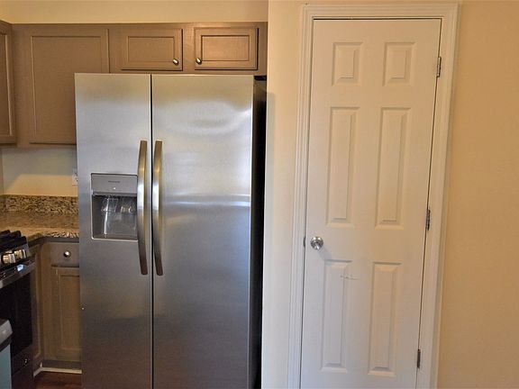 5th image of 547 Lakecourt Dr