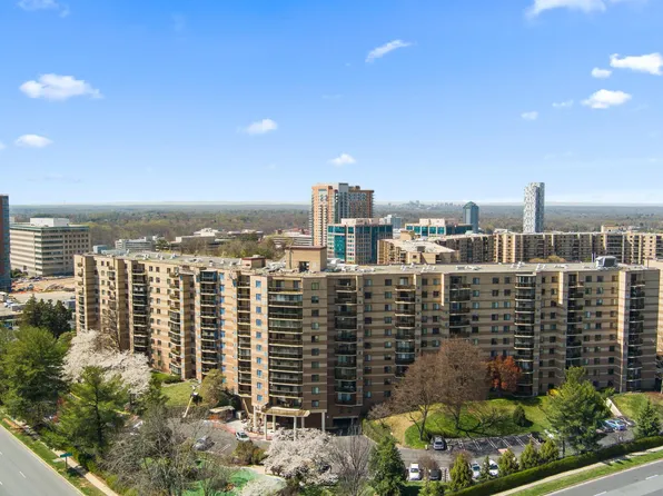 8340 Greensboro Dr APT 420, Mc Lean, VA 22102