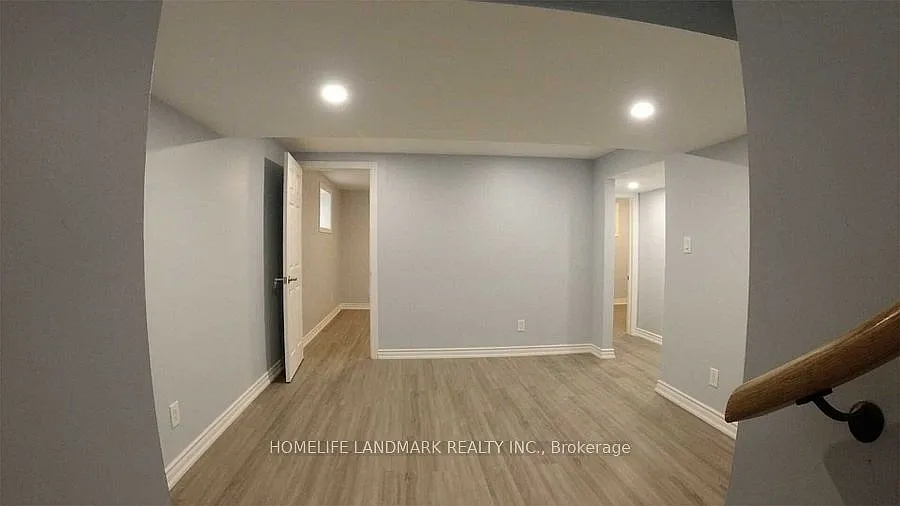 60 Mentor Blvd photo 1