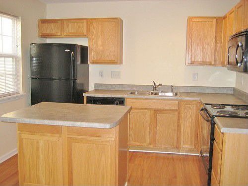 4th image of 105 Forester St