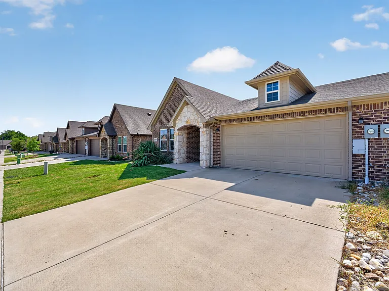 8507 Christie Ln — Photo 2