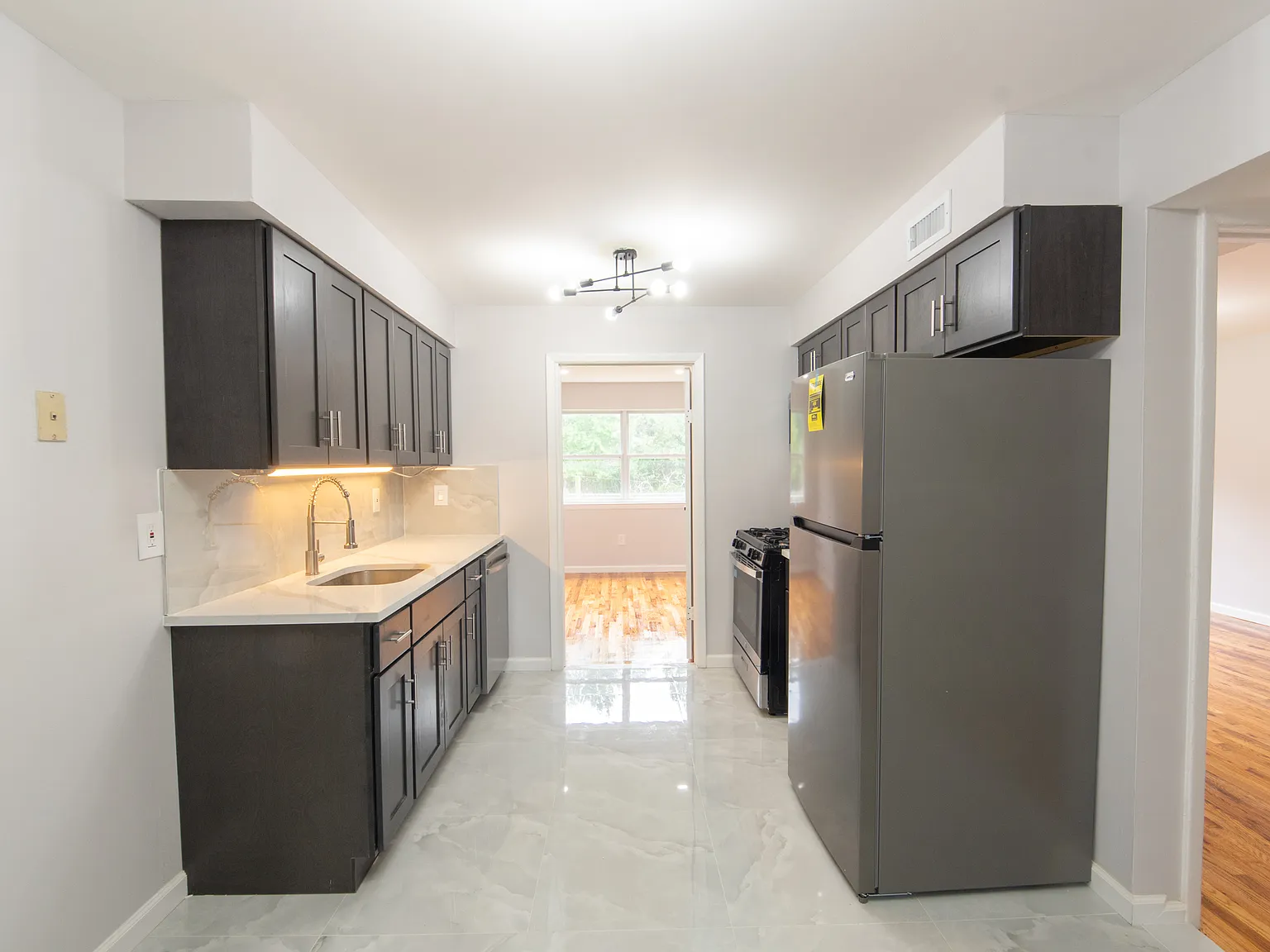 River Edge Apartments — Photo 4