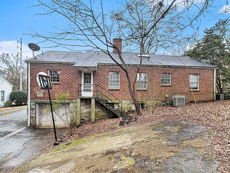 1946 N Decatur Rd — Photo 16