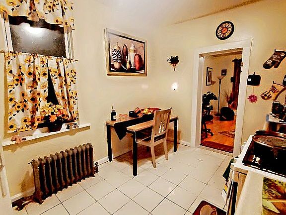 4th image of 961 E 53rd St