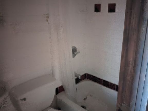 3rd image of 634 E 14th St APT 10