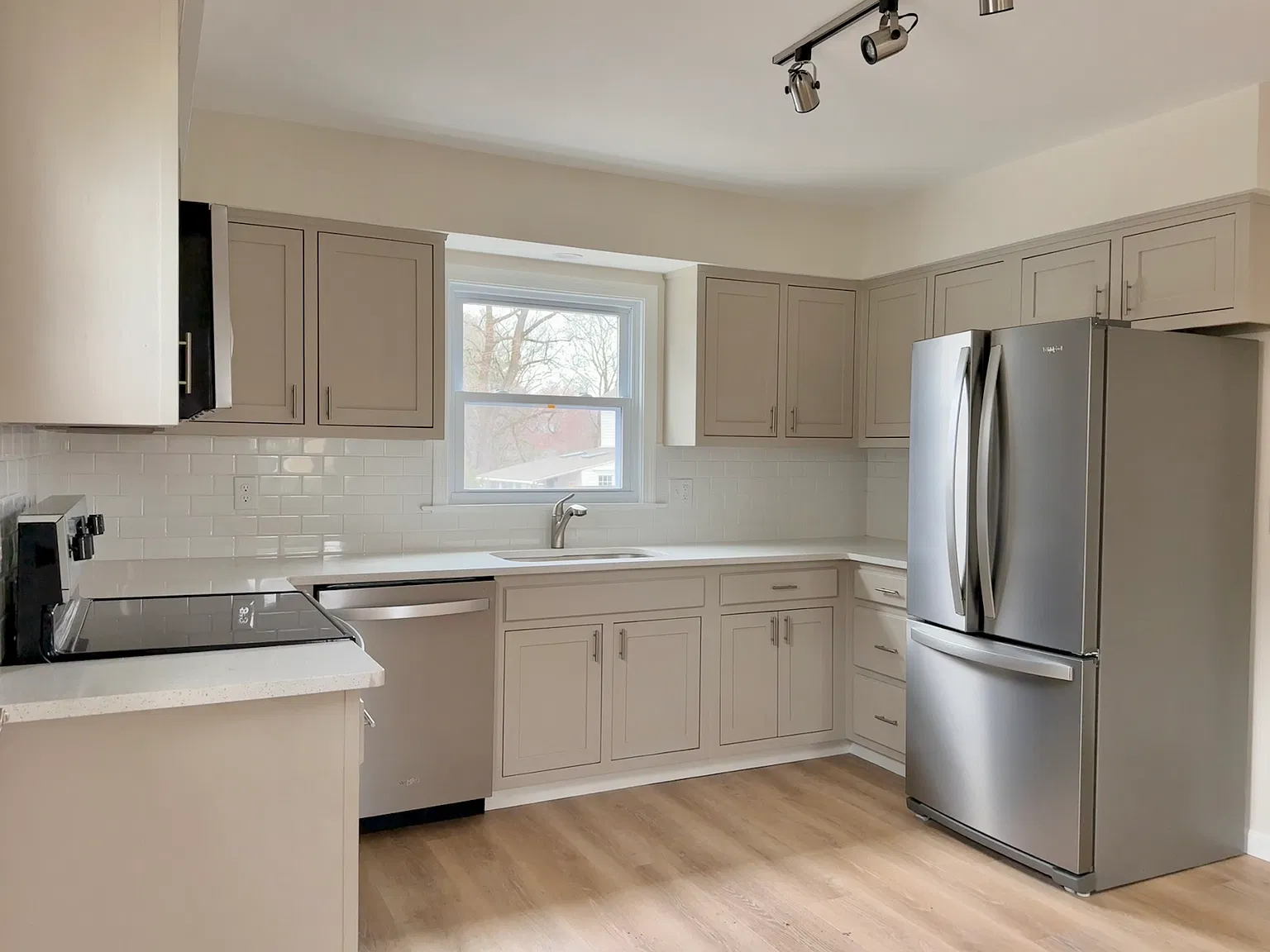 2 bed, 825 sqft, $2,800 — Photo 3