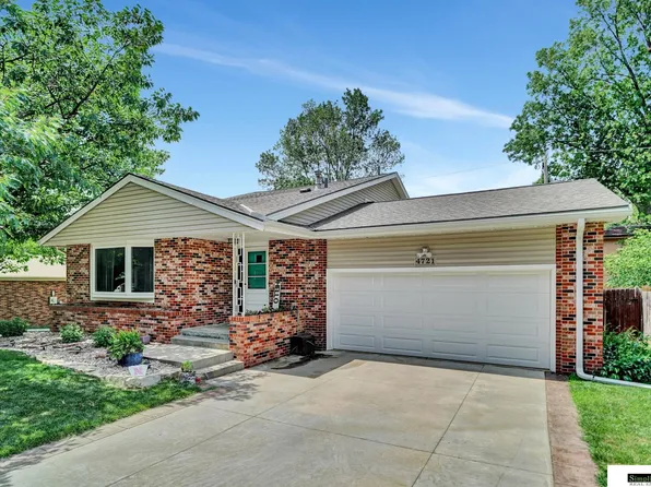 4721 Woodhaven Dr, Lincoln, NE 68516