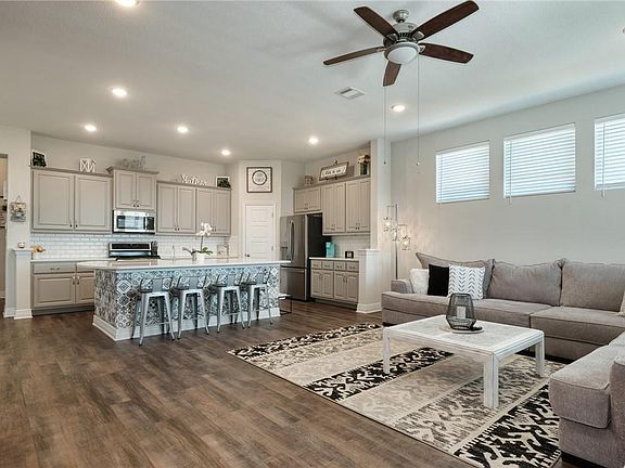3rd image of 229 Bonnet Blvd