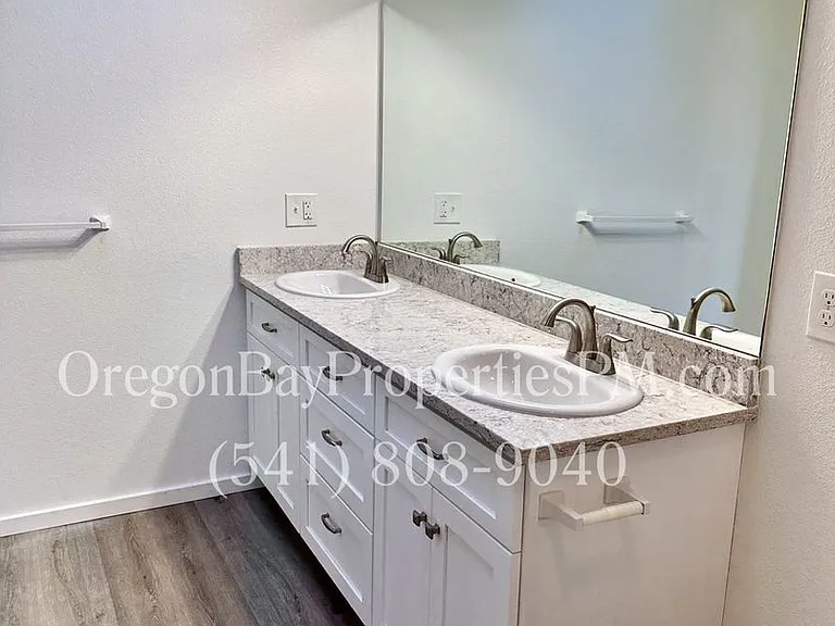 1656 Coos River Hwy — Photo 10