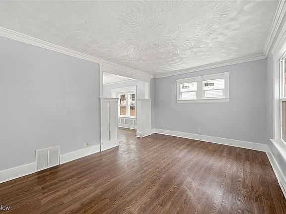 627 Merton Ave — Photo 1