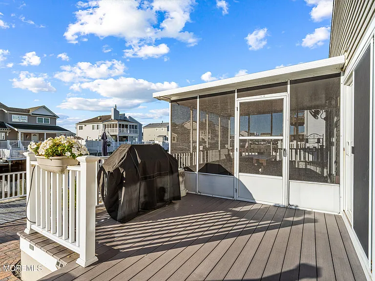 144 Peter Rd — Photo 32