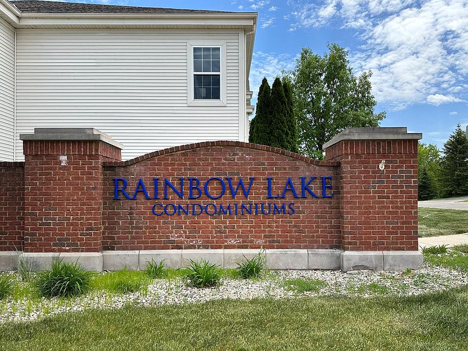 2060 Rainbow Lake LANE UNIT 211, West Bend, WI 53090 MLS 1842078