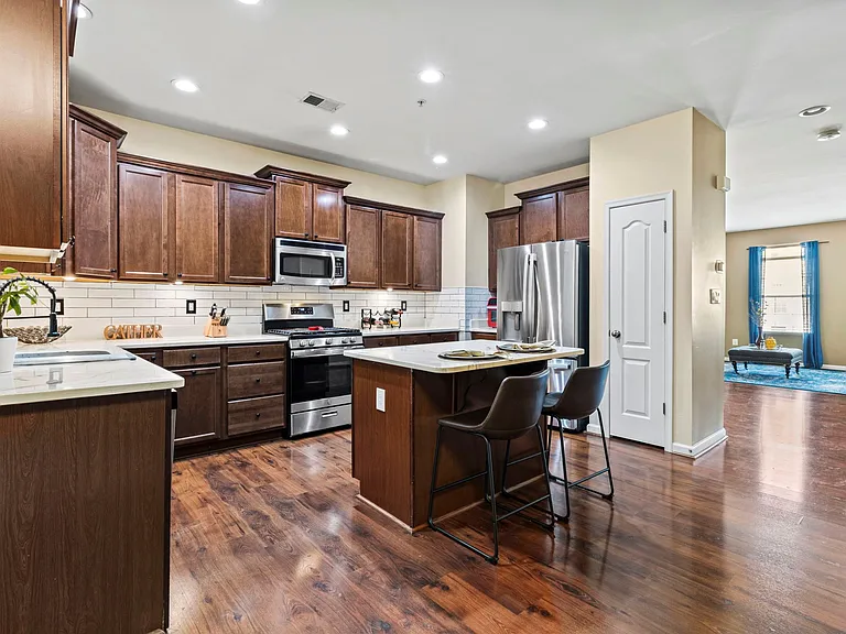7526 Stonehouse Run Dr — Photo 9
