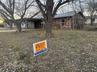 207 W Main St, Grandview, TX 76050