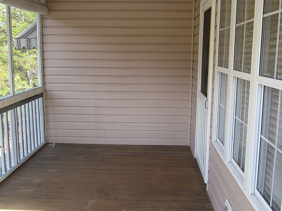 3rd image of 138 NE 35th St