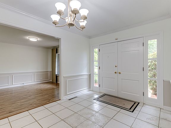 3rd image of 21 Lancaster Ln