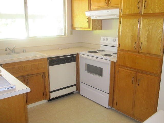 2nd image of 111 Carlsbad Cir