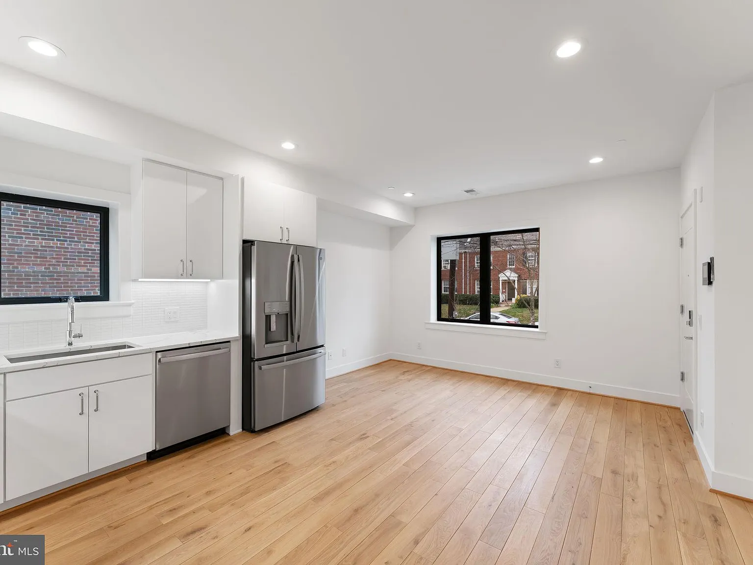 2 bed, 659 sqft, $3,300 — Photo 2
